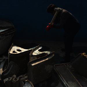 تخریب قالب مجسمه‌های پرویز تناولی
