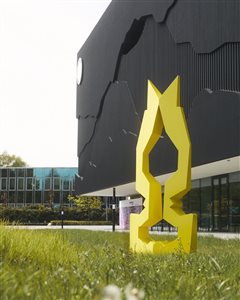 نمایش آثار تیمو ناصری مقابل ساختمان مون بلان در هامبورگ