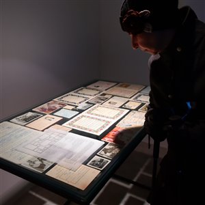 گزارش تصویری نمایشگاه گروهی «حادث» در گالری باوان