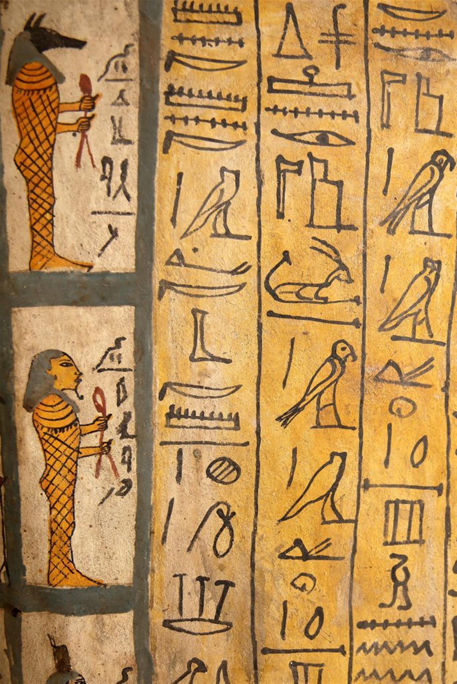 کشف مومیایی و مجسمه های برنزی در مصر
